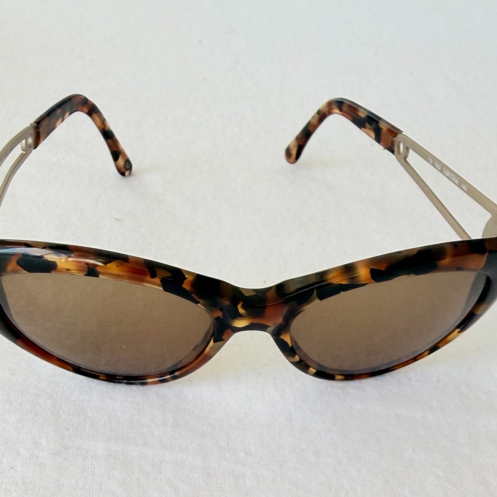 Vintage FENDI FS 143 Tortoise Shell Oval Sunglasses - Made in Italy - Picture 3 of 10
